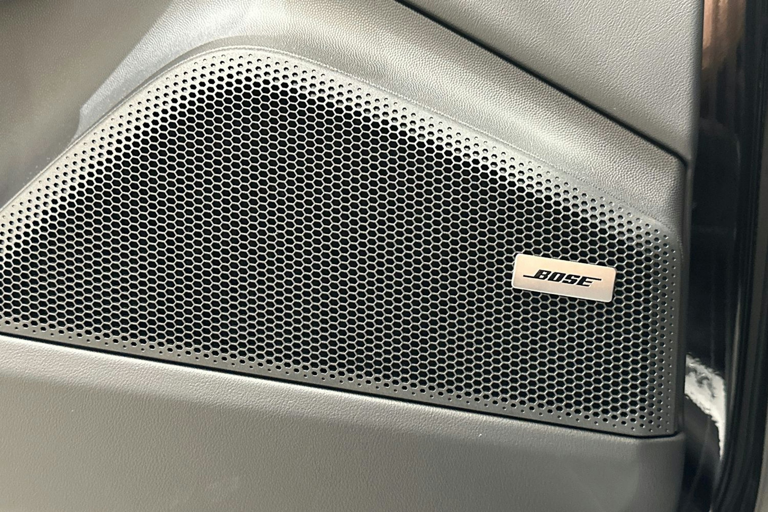 musta Porsche Macan 2025 kuva 16.