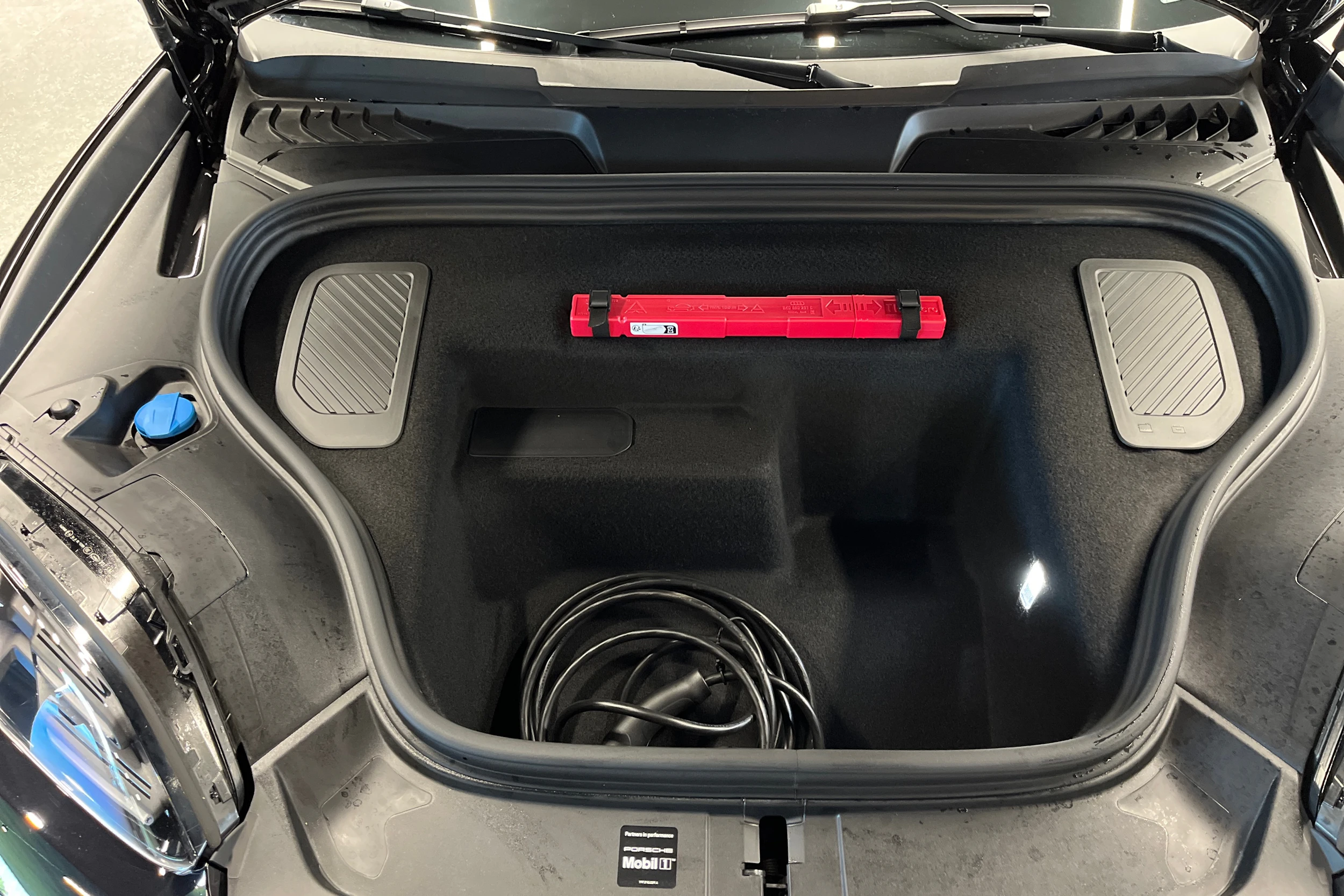 musta Porsche Macan 2025 kuva 33.