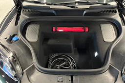 musta Porsche Macan 2025 kuva 33.