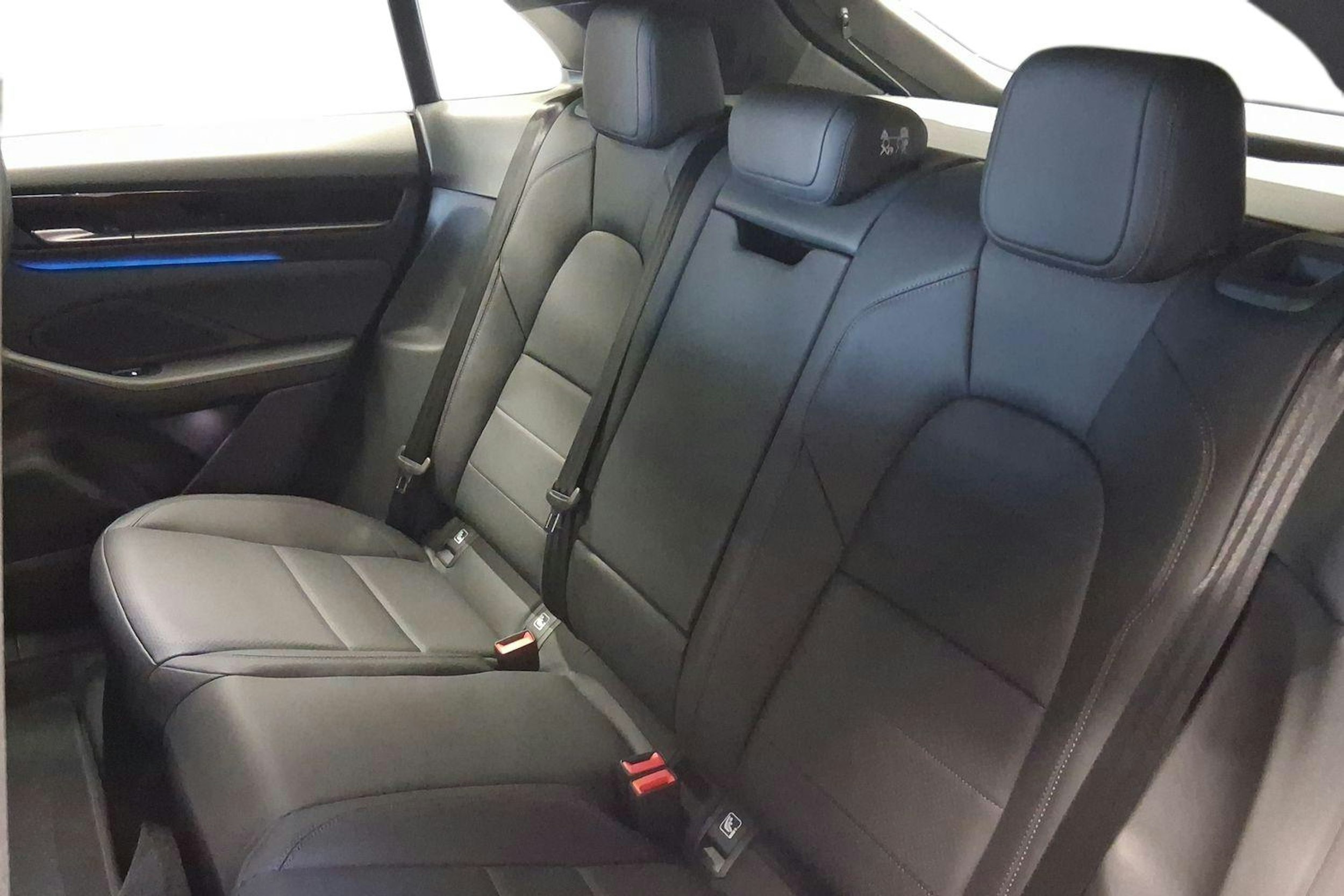 harmaa Porsche Macan 2025 kuva 8.