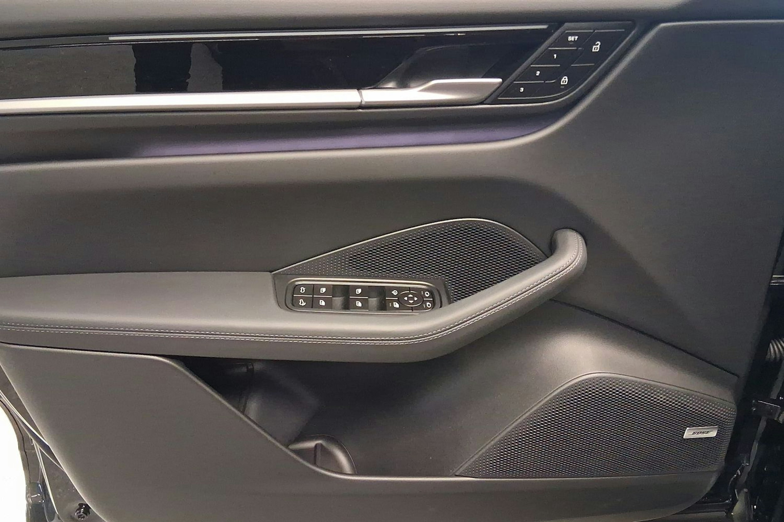 harmaa Porsche Macan 2025 kuva 10.