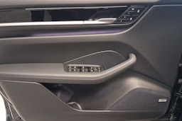 harmaa Porsche Macan 2025 kuva 10.