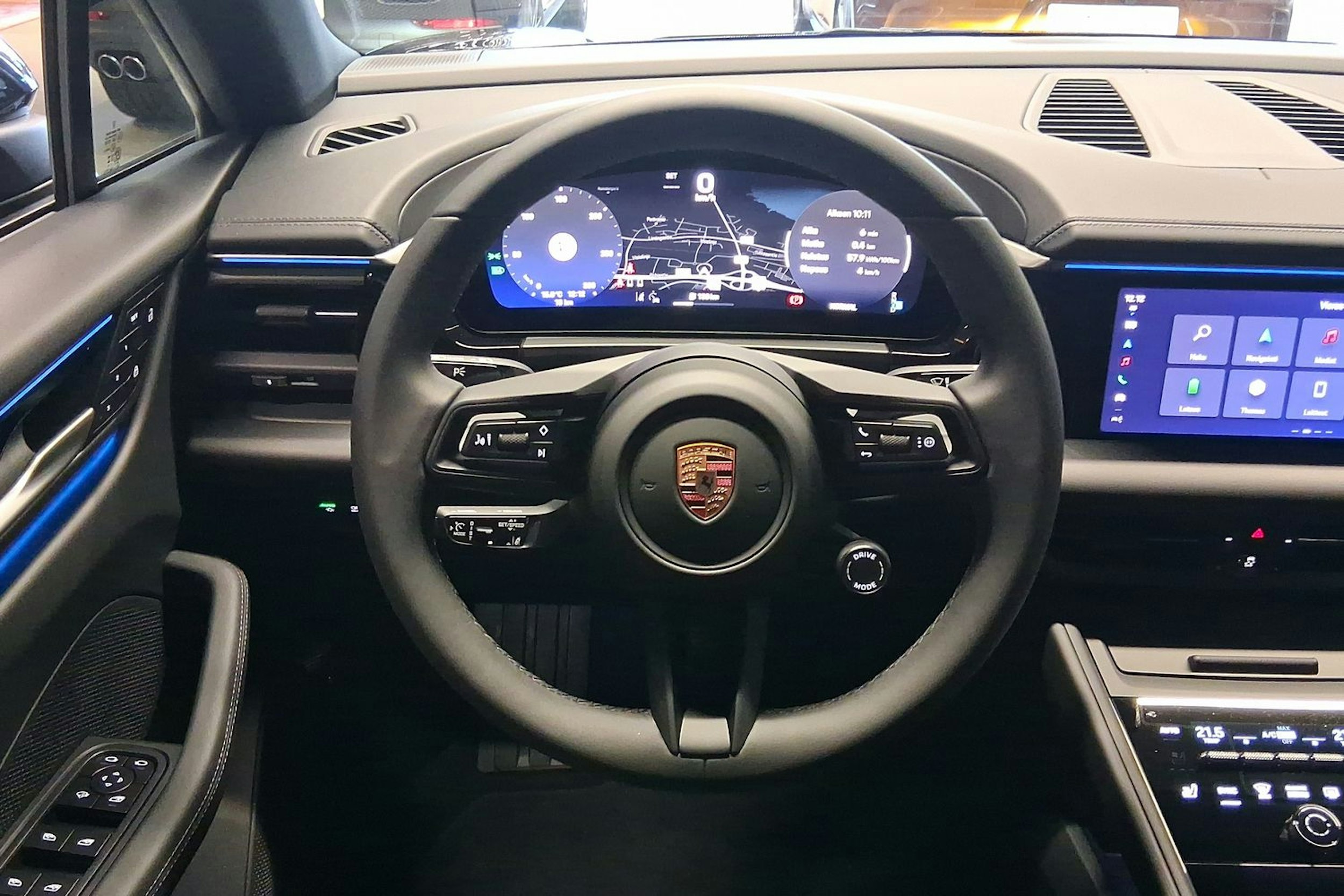 harmaa Porsche Macan 2025 kuva 12.