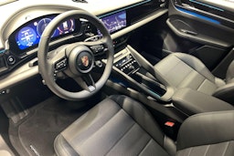 harmaa Porsche Macan 2025 kuva 6.