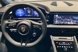 harmaa Porsche Macan 2025 kuva 10.