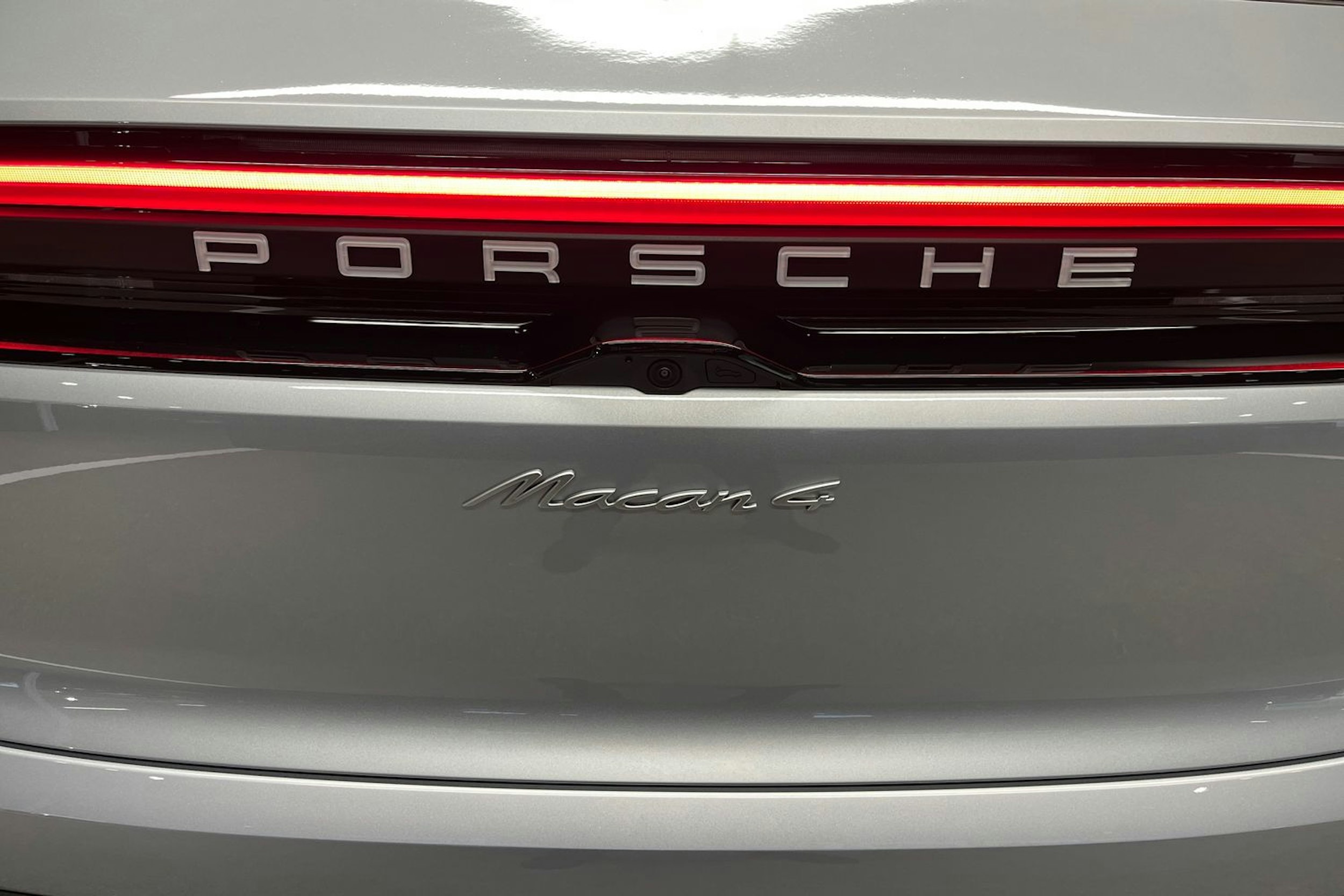 harmaa Porsche Macan 2025 kuva 14.