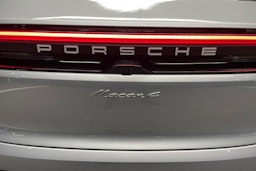 harmaa Porsche Macan 2025 kuva 14.