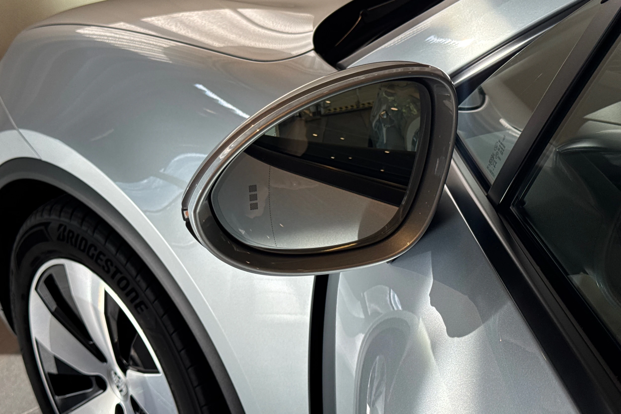 harmaa Porsche Macan kuva 19.