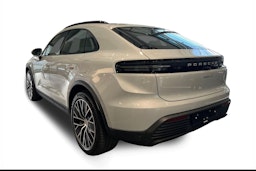 harmaa Porsche Macan 2025 kuva 2.