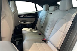 harmaa Porsche Macan 2025 kuva 8.