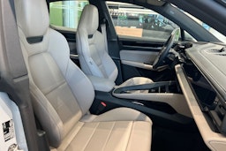 harmaa Porsche Macan 2025 kuva 12.