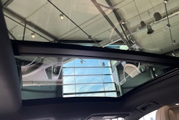 harmaa Porsche Macan 2025 kuva 13.