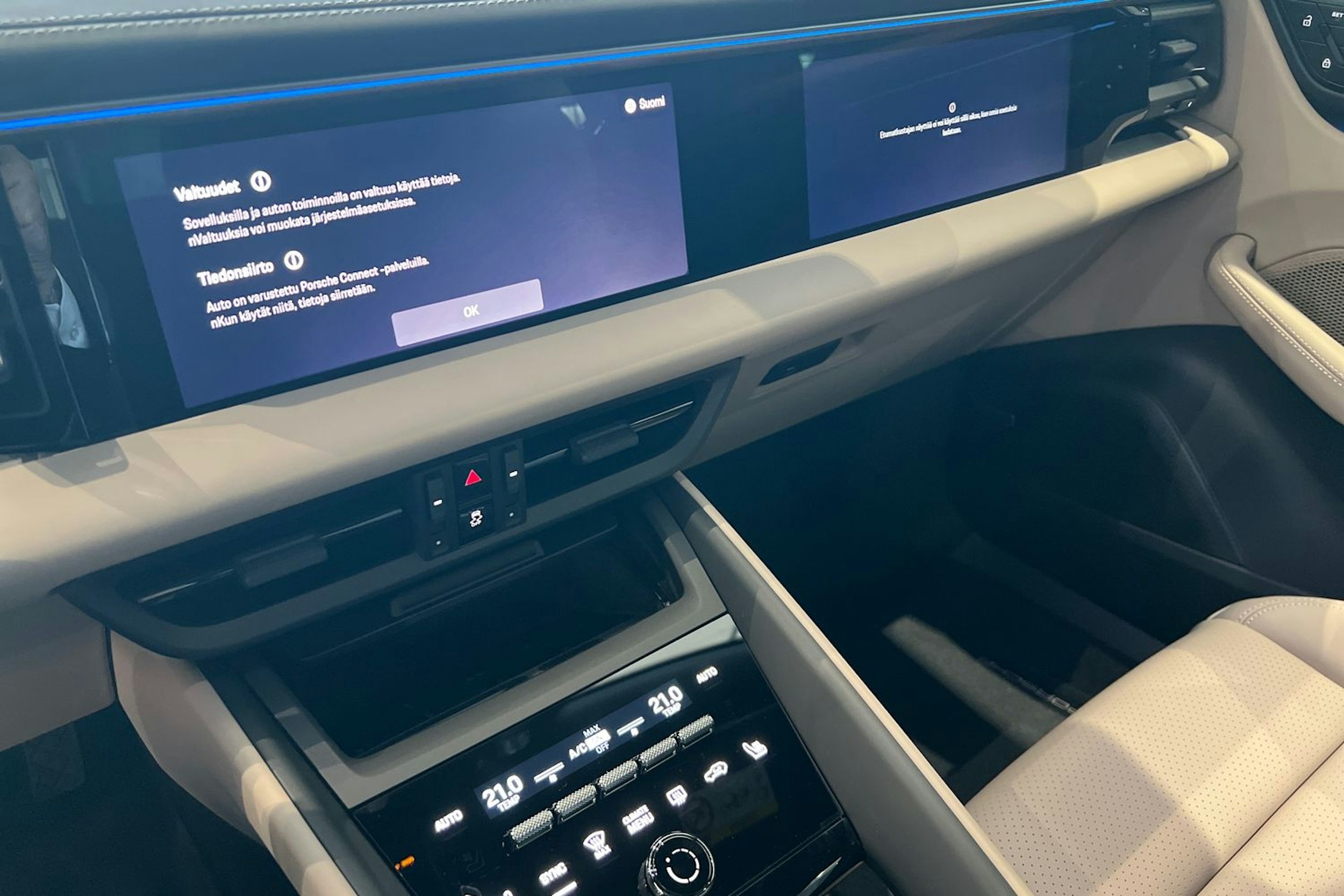 harmaa Porsche Macan 2025 kuva 16.