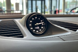 harmaa Porsche Macan 2025 kuva 17.