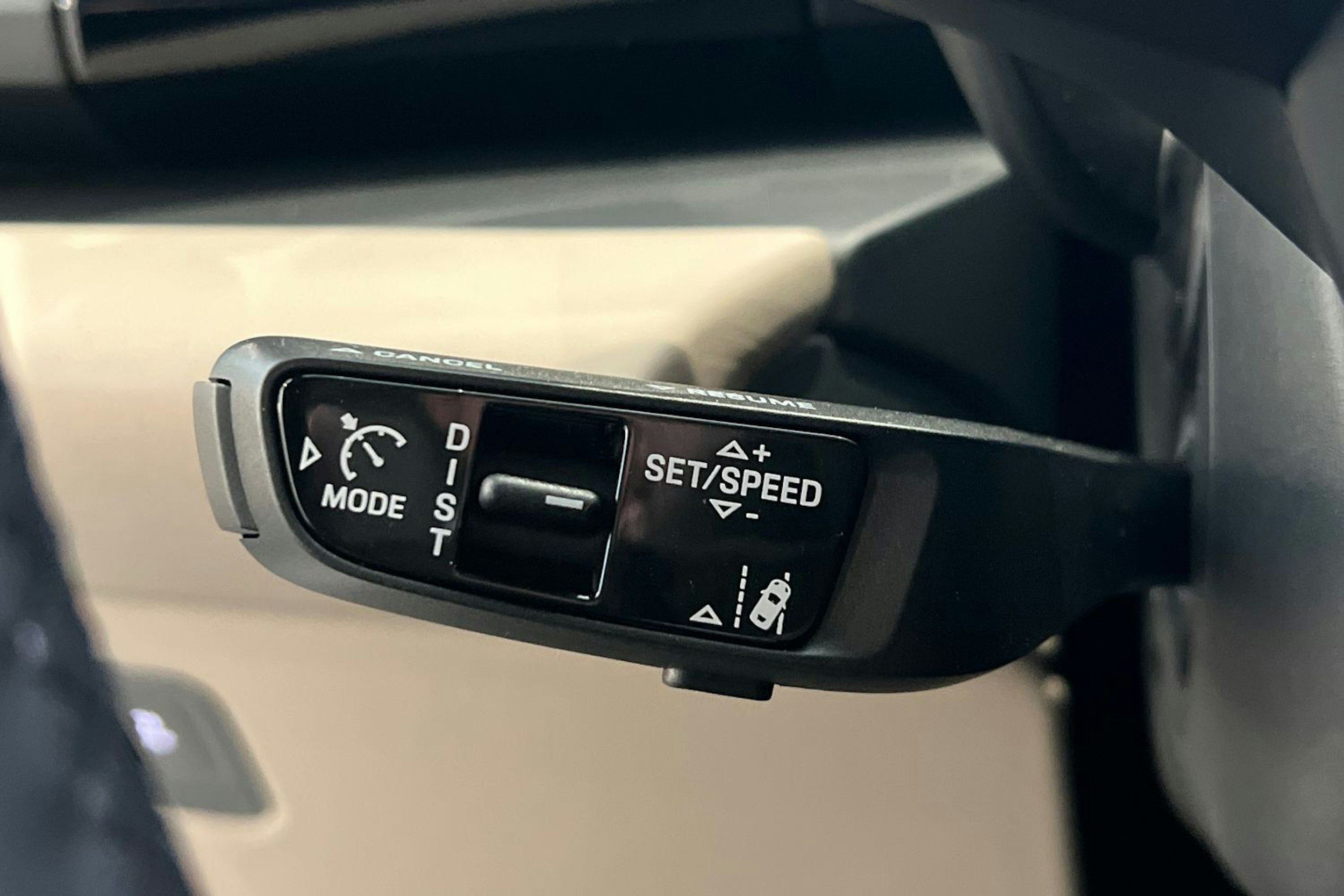 harmaa Porsche Macan 2025 kuva 18.