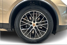 beige Porsche Macan 2025 kuva 9.