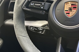 beige Porsche Macan 2025 kuva 12.