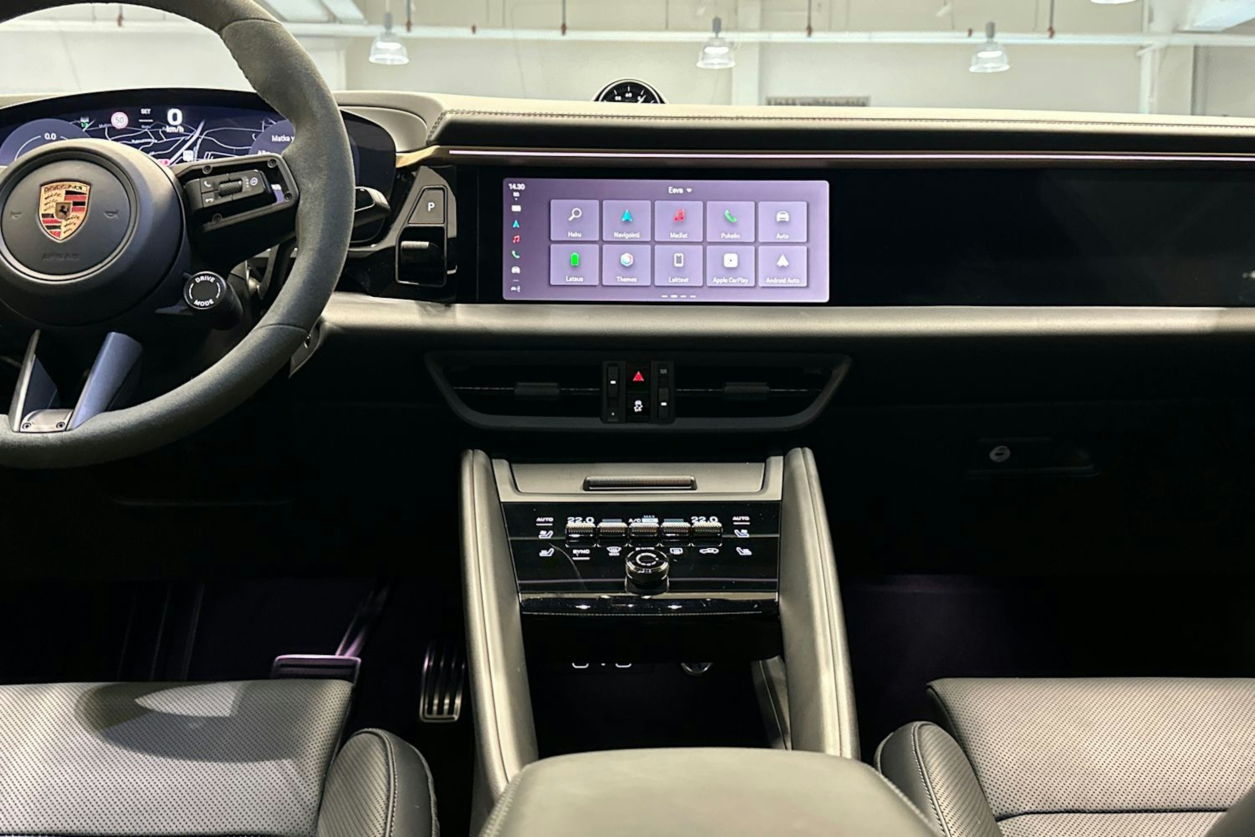 beige Porsche Macan 2025 kuva 13.