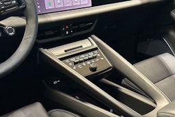 beige Porsche Macan 2025 kuva 14.