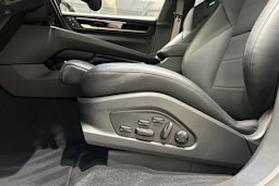 beige Porsche Macan 2025 kuva 15.