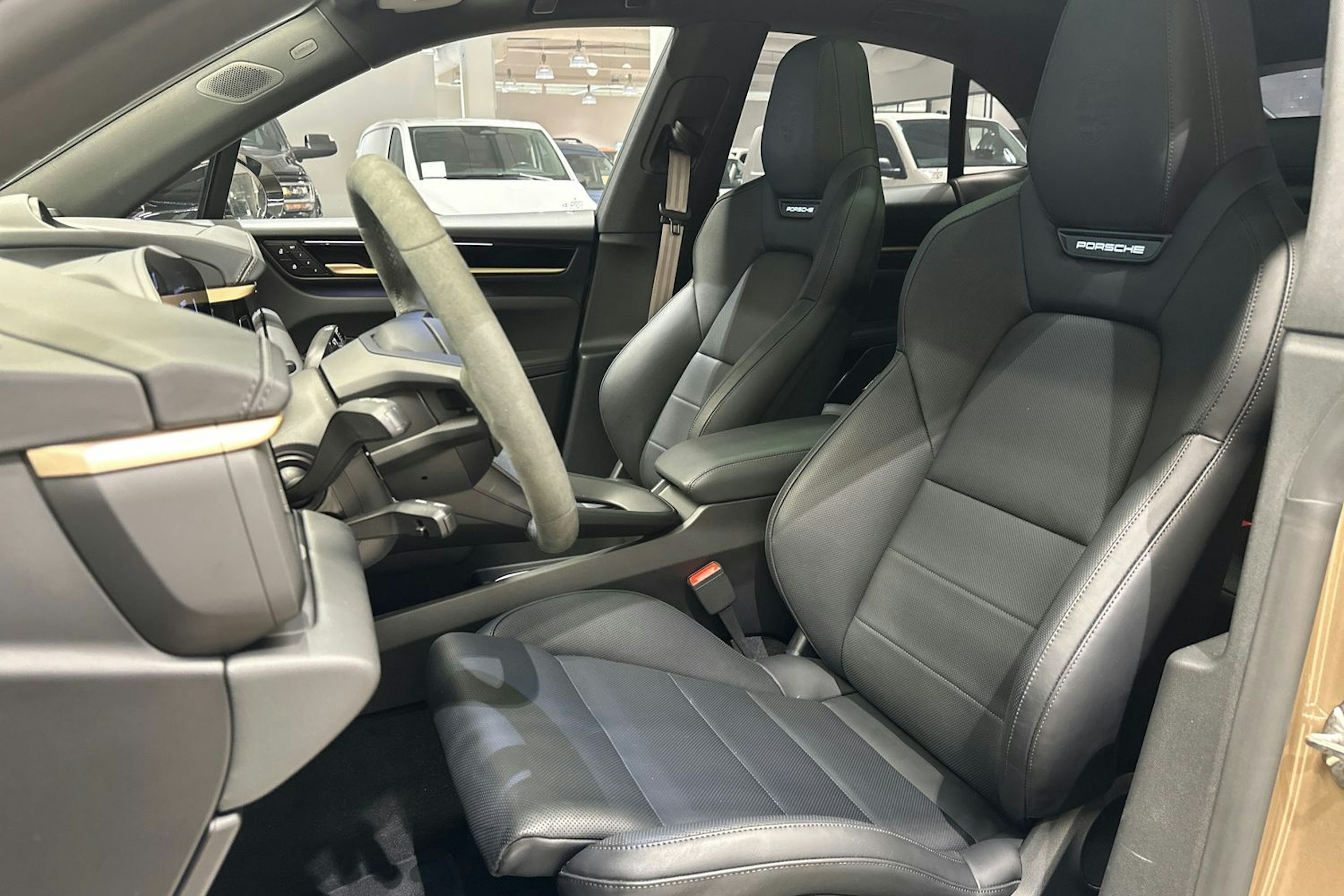 beige Porsche Macan 2025 kuva 16.