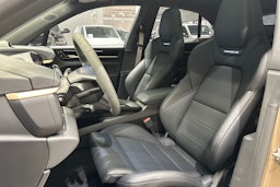 beige Porsche Macan 2025 kuva 16.