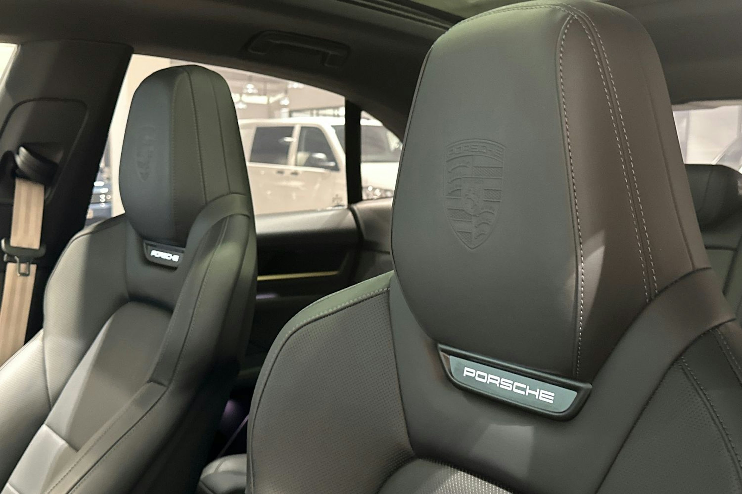 beige Porsche Macan 2025 kuva 17.