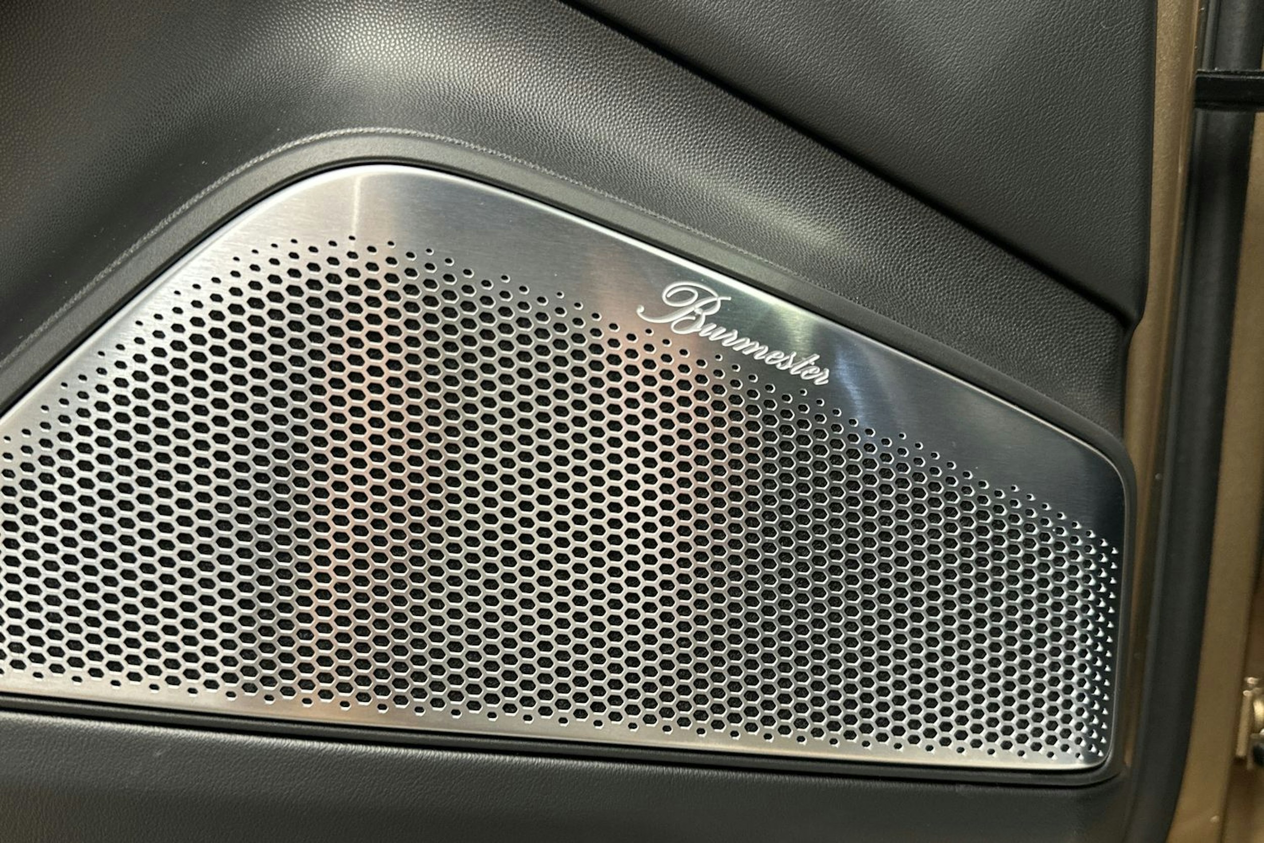 beige Porsche Macan 2025 kuva 19.