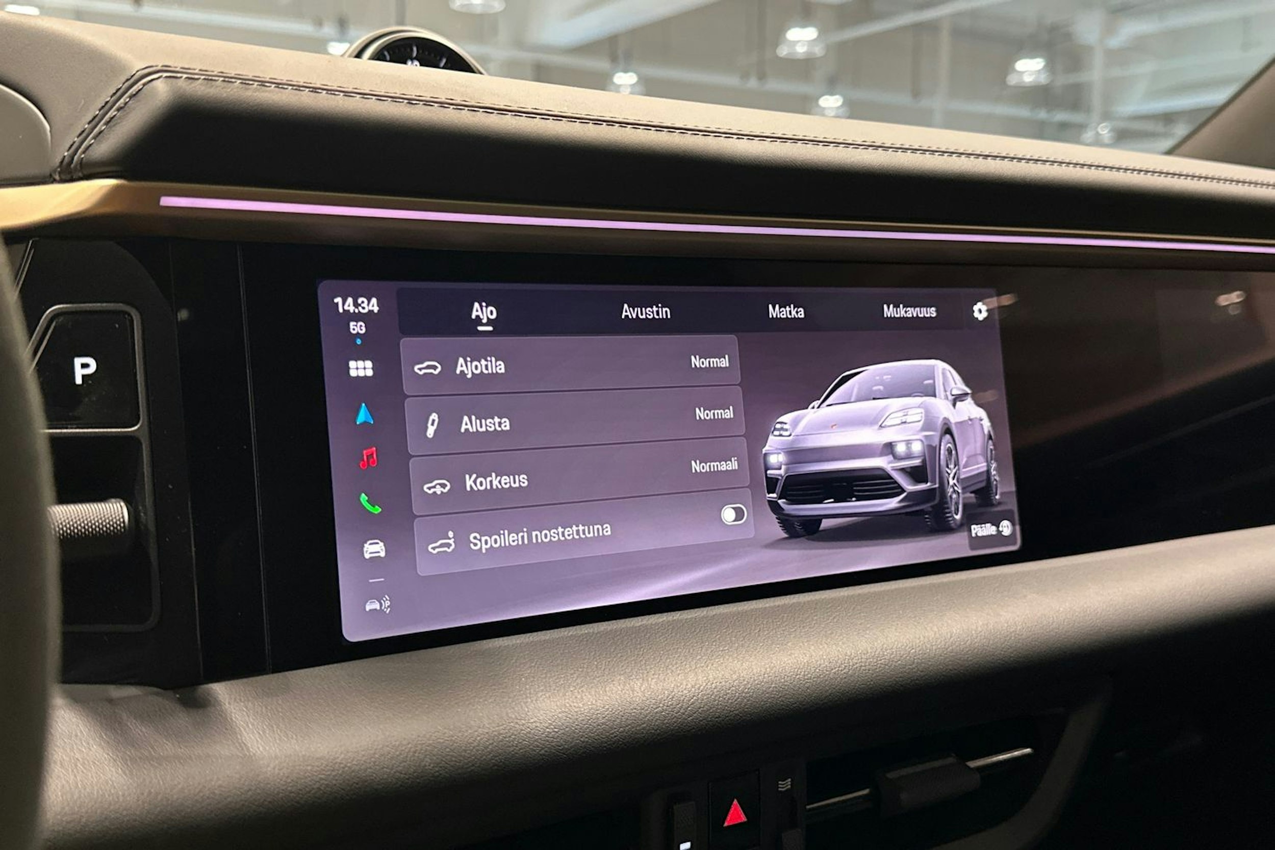 beige Porsche Macan 2025 kuva 25.