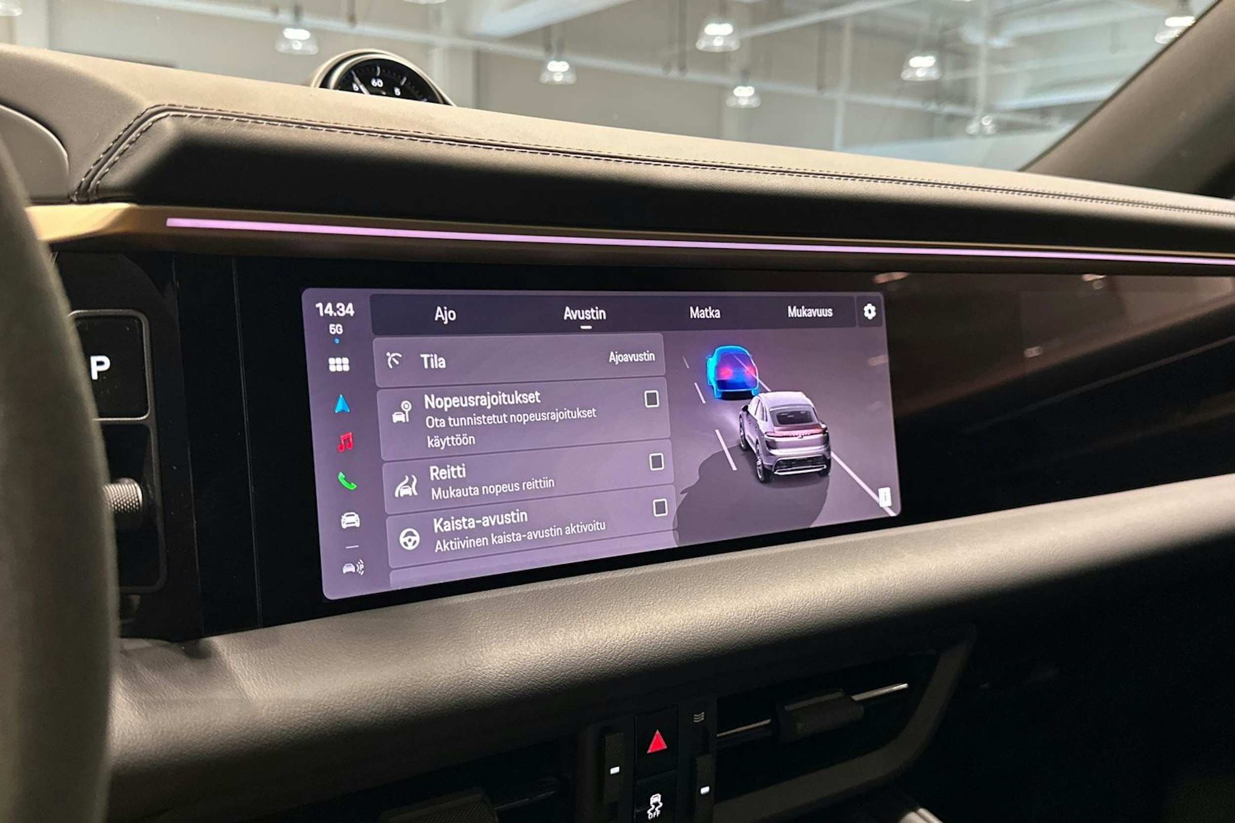 beige Porsche Macan 2025 kuva 26.