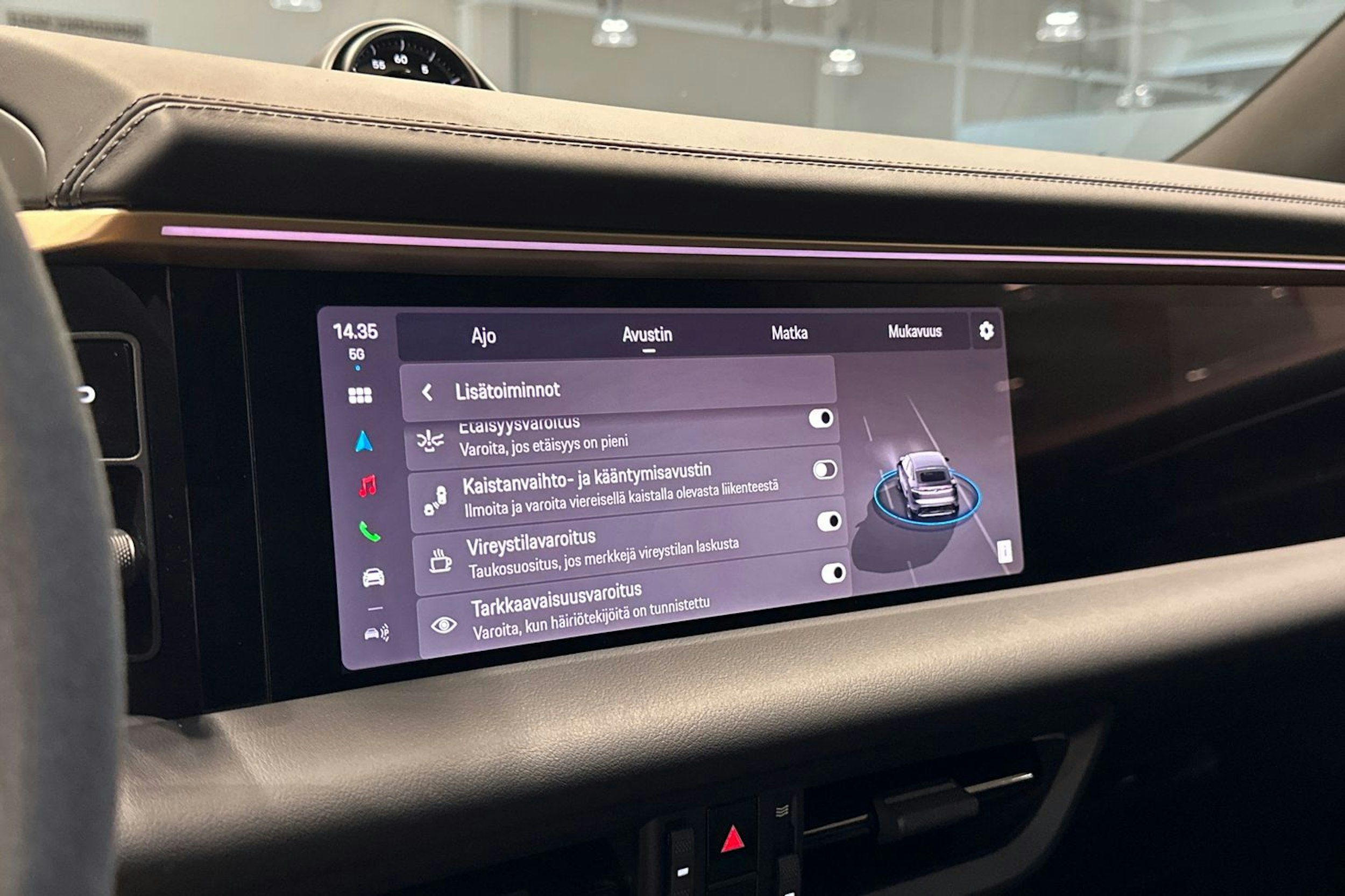 beige Porsche Macan 2025 kuva 30.