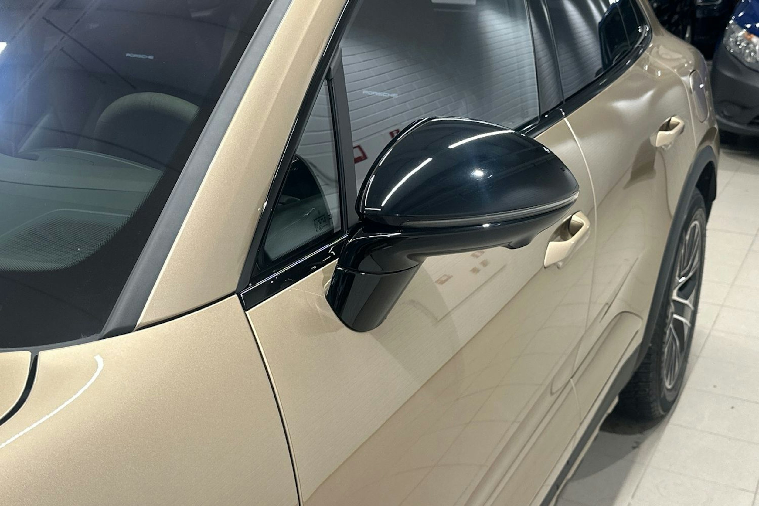 beige Porsche Macan 2025 kuva 38.