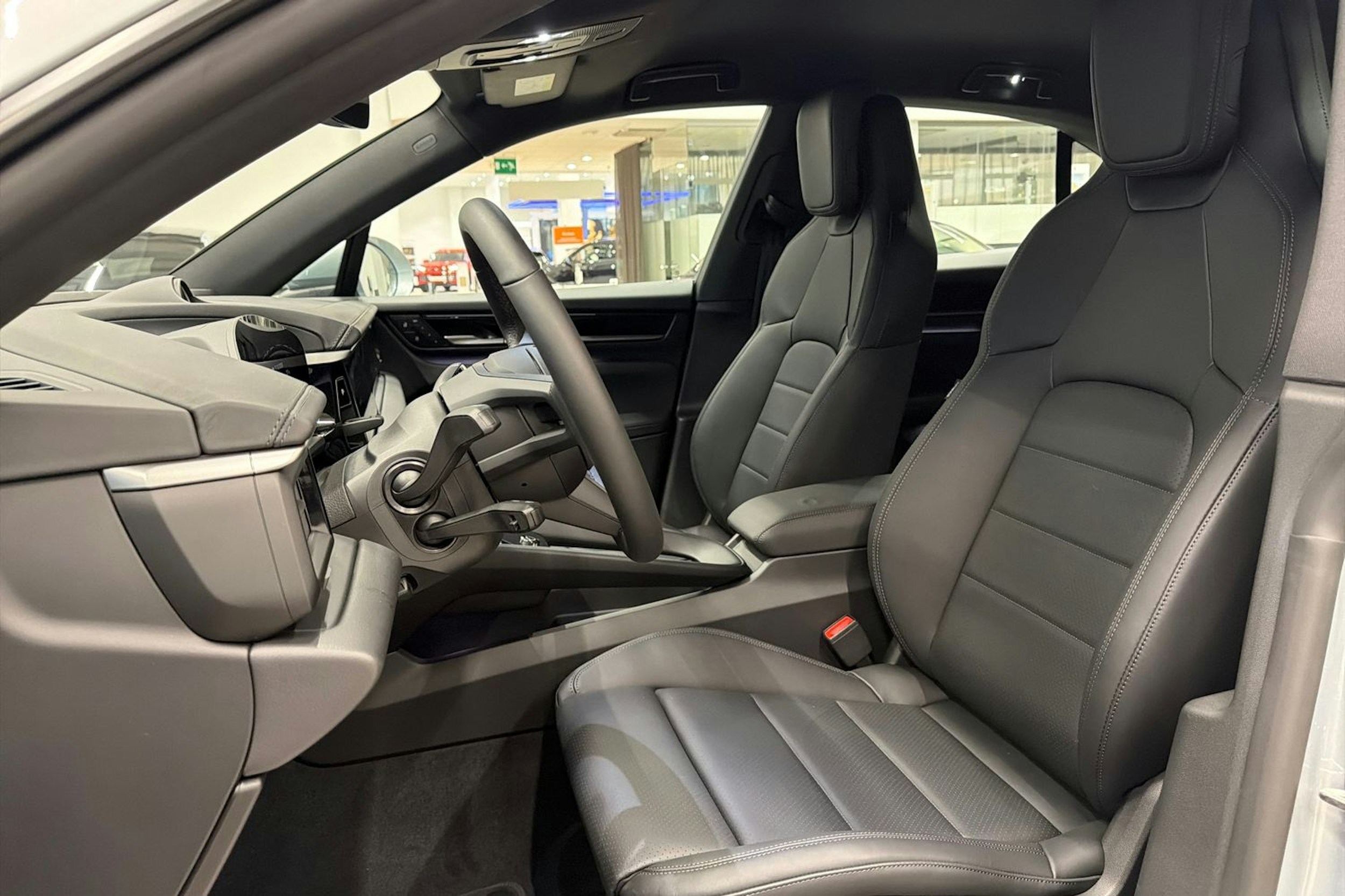 harmaa Porsche Macan 2025 kuva 9.