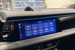 harmaa Porsche Macan 2025 kuva 13.