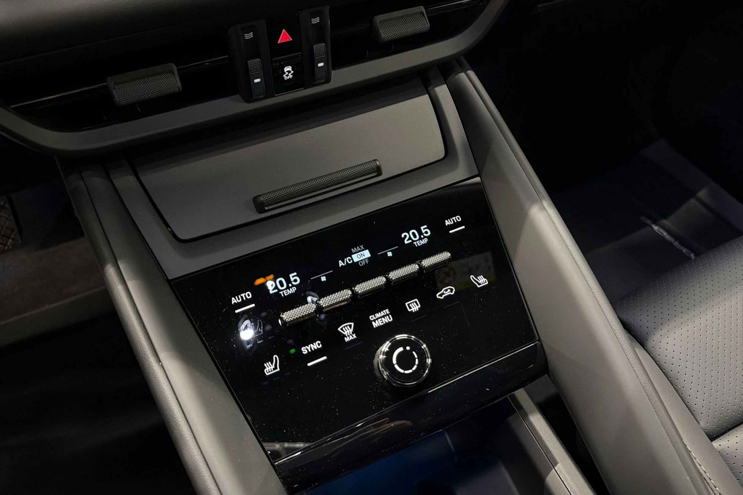 harmaa Porsche Macan 2025 kuva 14.