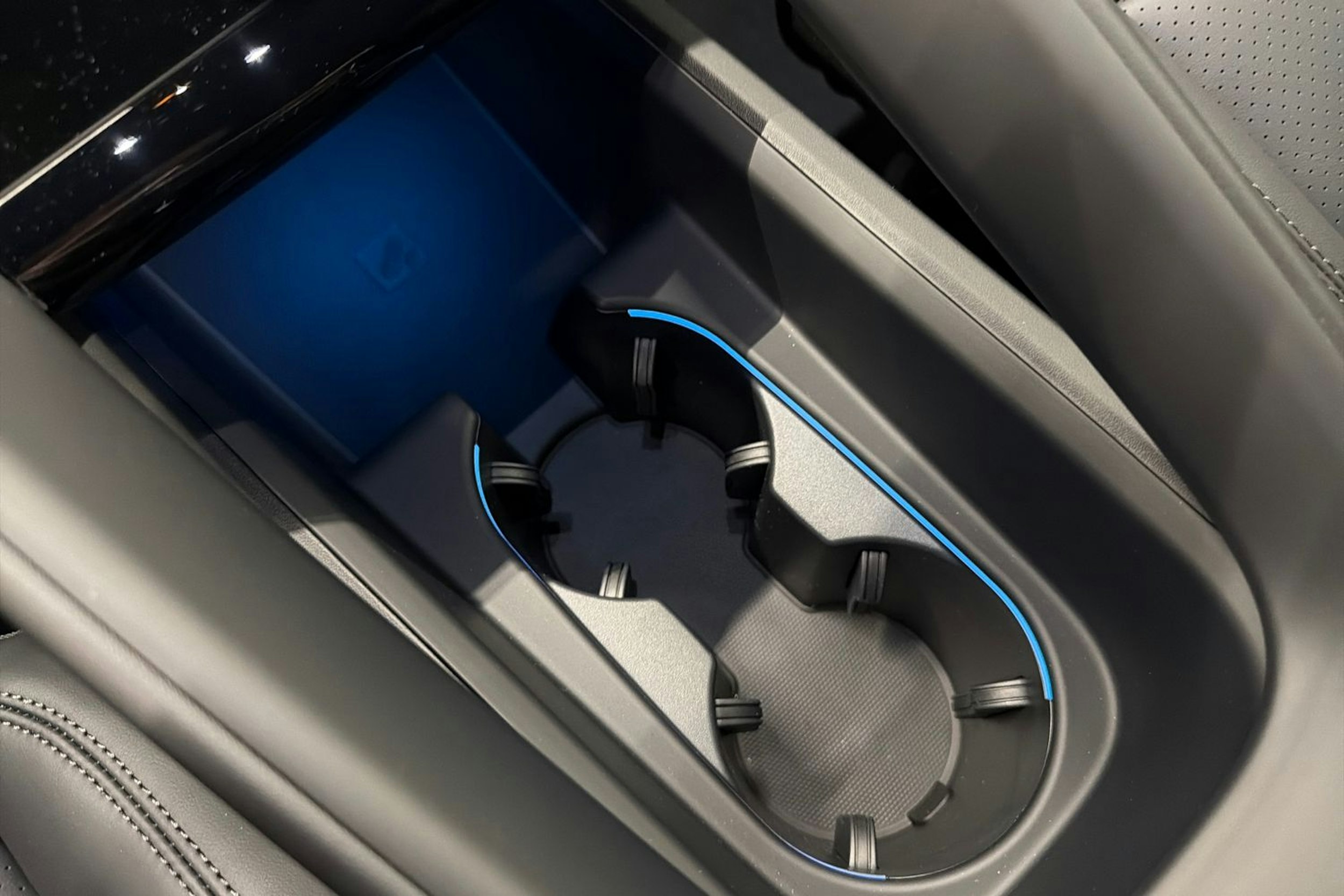 harmaa Porsche Macan 2025 kuva 17.