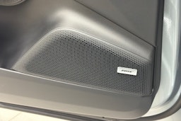 harmaa Porsche Macan 2025 kuva 18.