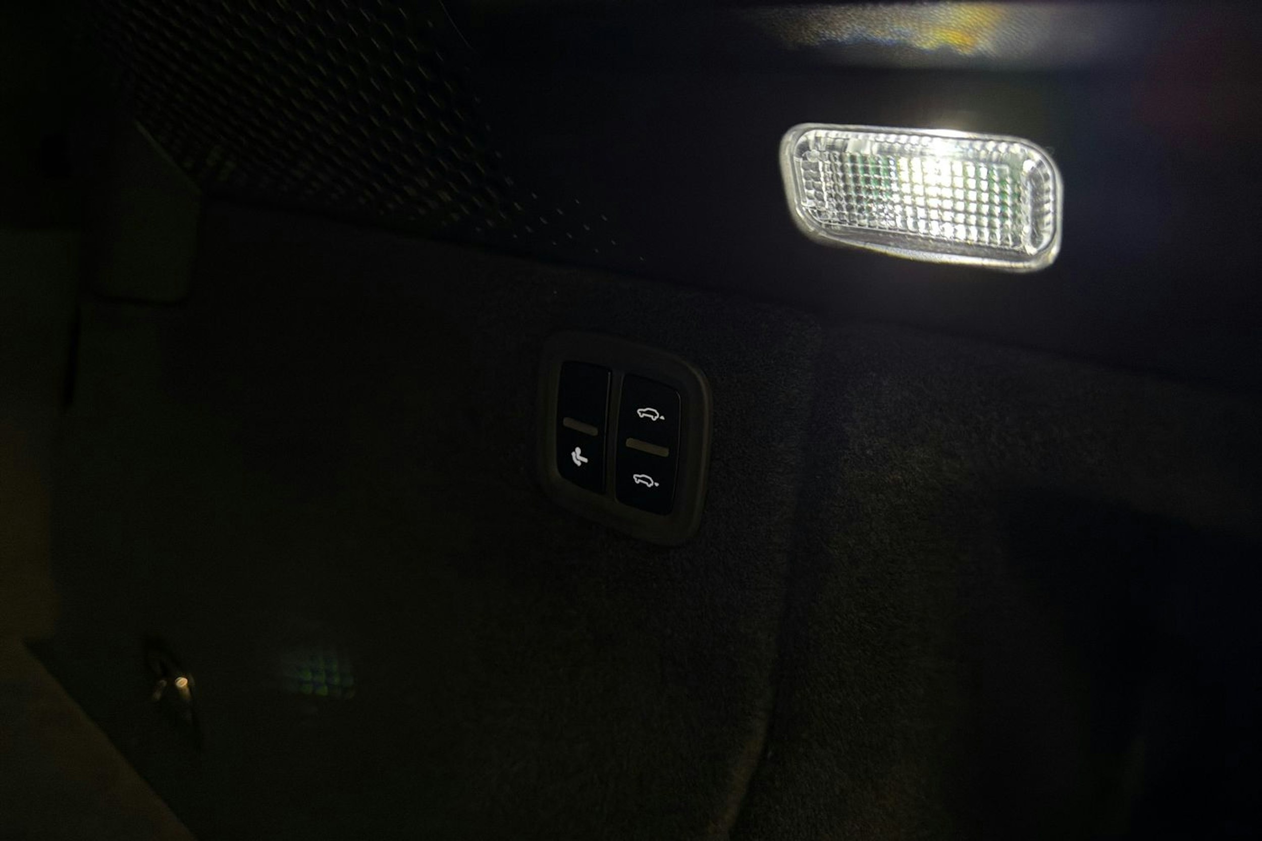 harmaa Porsche Macan 2025 kuva 22.