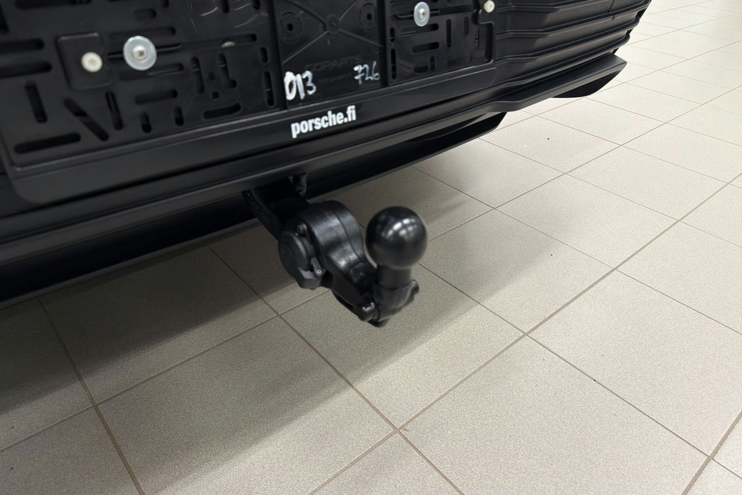 harmaa Porsche Macan 2025 kuva 23.