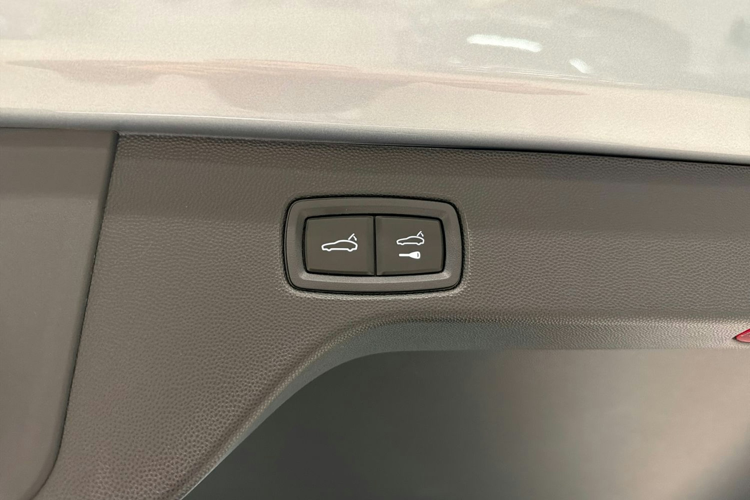 harmaa Porsche Macan 2025 kuva 24.