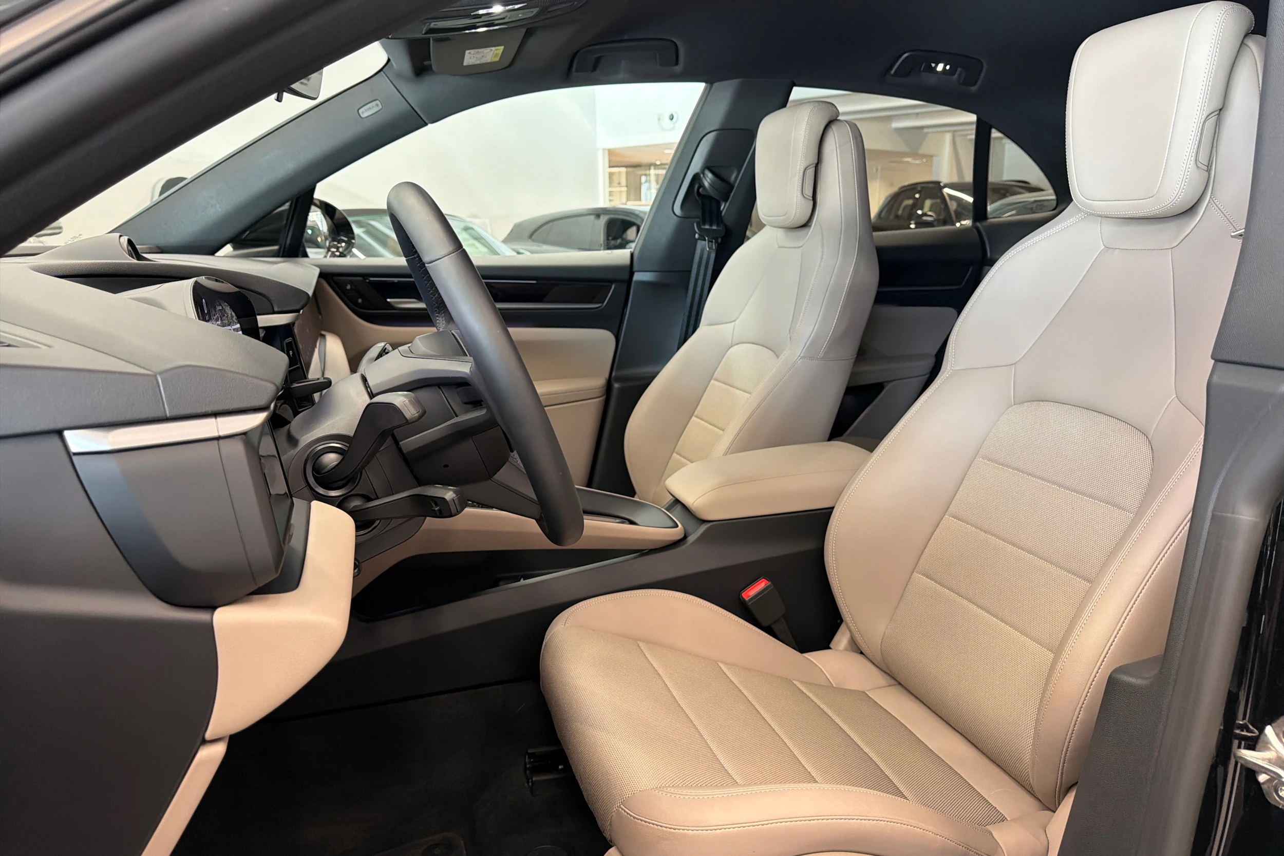 musta Porsche Macan 2025 kuva 11.