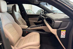 musta Porsche Macan 2025 kuva 12.