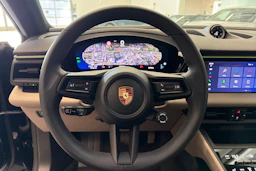 musta Porsche Macan 2025 kuva 16.