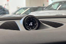 musta Porsche Macan 2025 kuva 22.