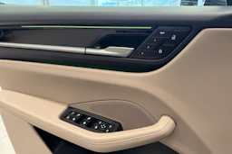 musta Porsche Macan 2025 kuva 23.
