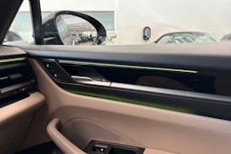musta Porsche Macan 2025 kuva 24.