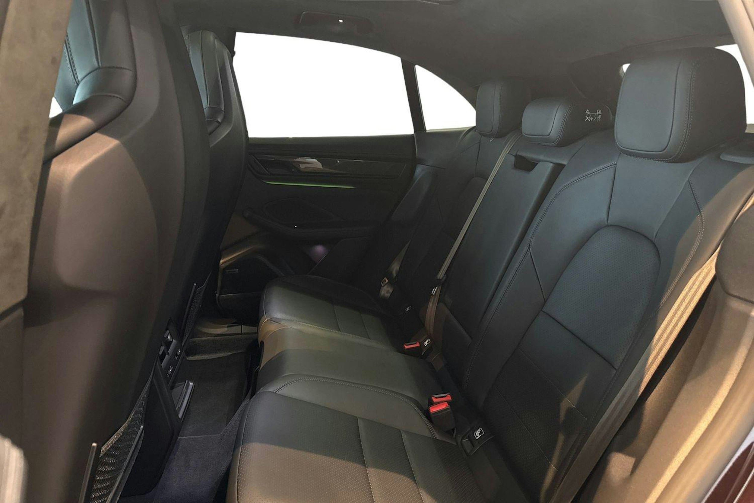 ruskea (beige) Porsche Macan 2025 kuva 8.