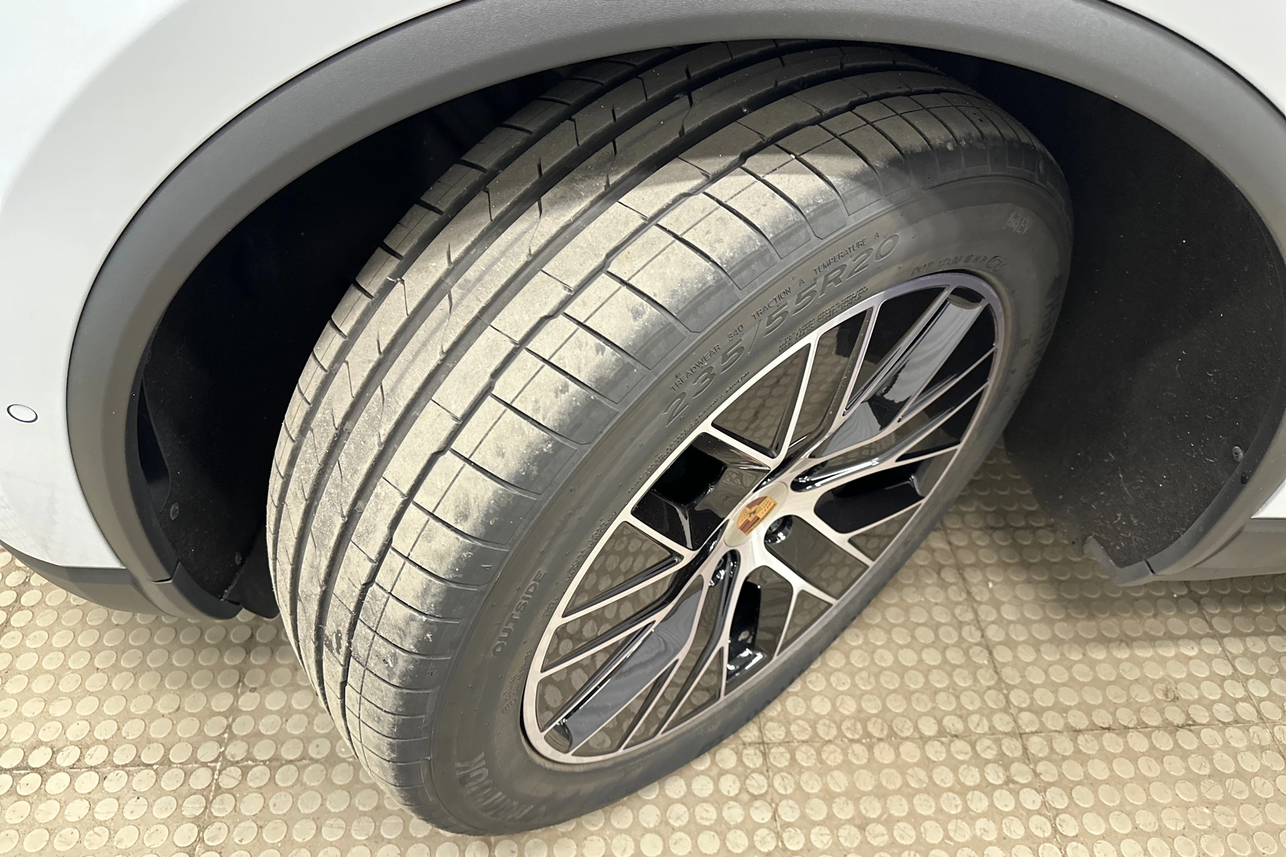 harmaa Porsche Macan 2025 kuva 10.