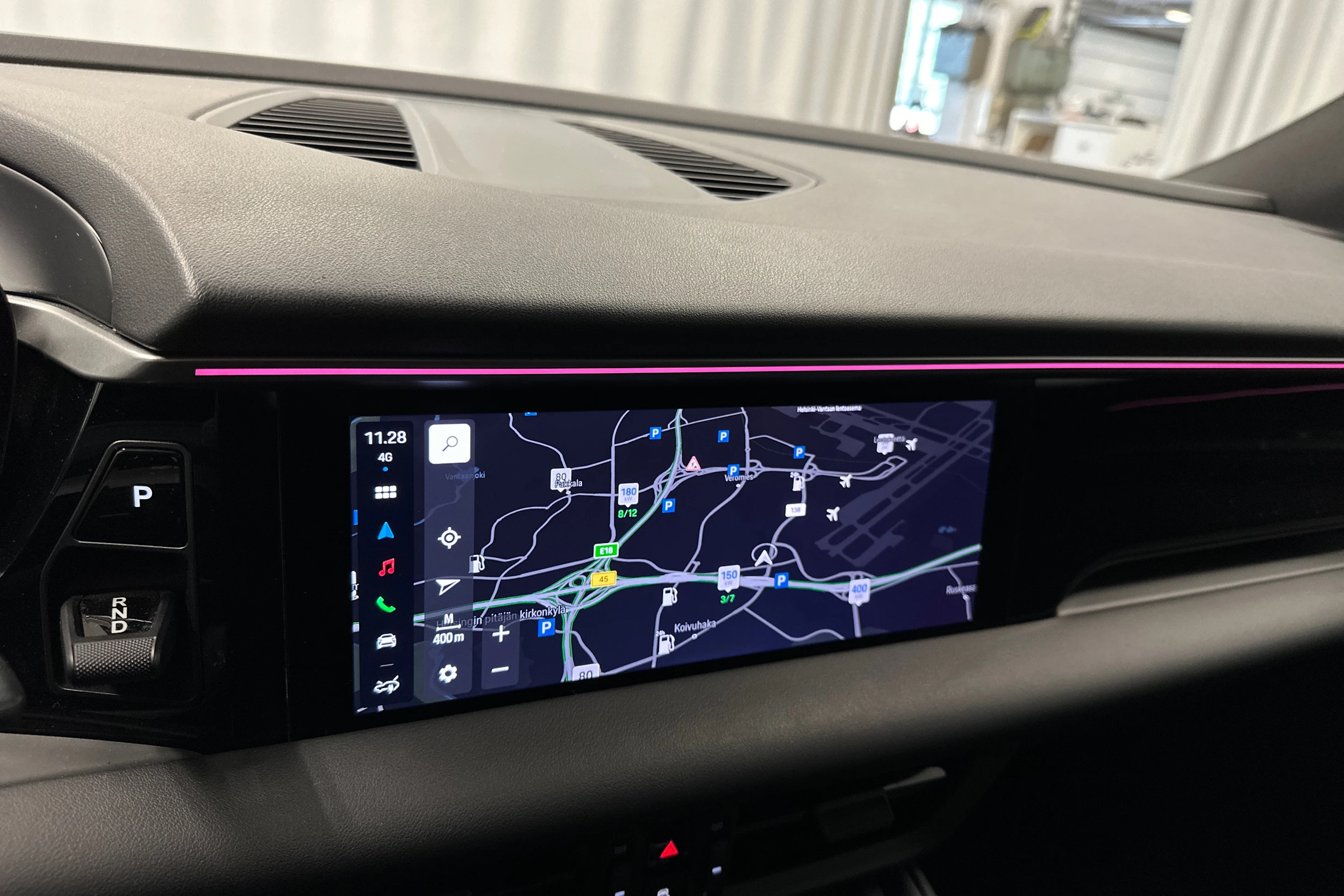 harmaa Porsche Macan 2025 kuva 15.