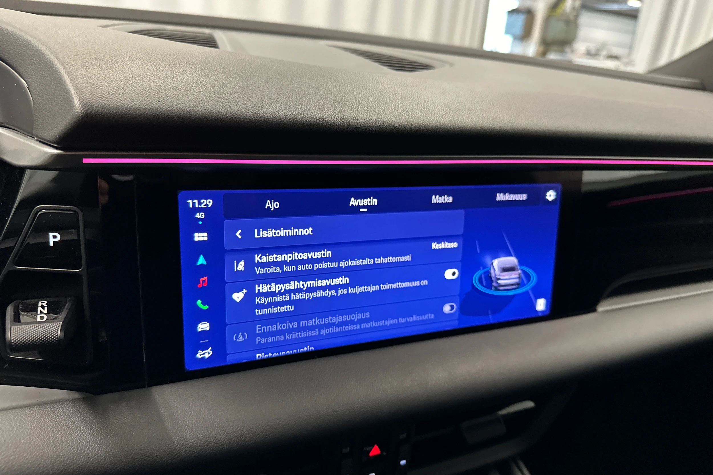 harmaa Porsche Macan 2025 kuva 18.